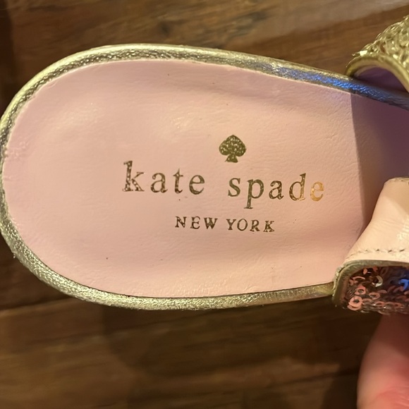 Kate Spade Charm Gold Bow Peep Toe Heels Size 8.5 - Picture 4 of 12